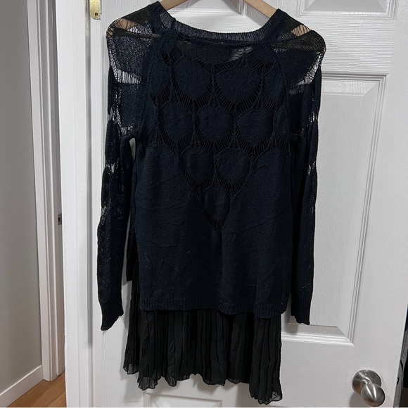 Simply Couture knit long sleeve top - Picture 5 of 6